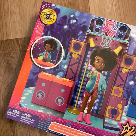 Gift Ready! Karma's World Transforming Musical Star Stage Set & Accessories NEW - Picture 4 of 10